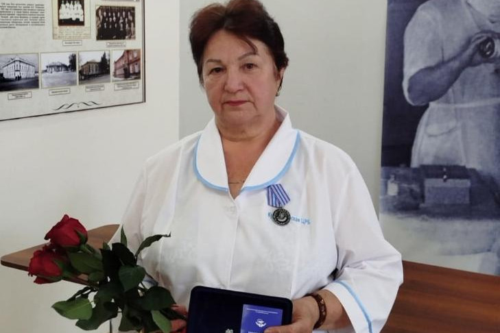 Медалью «За помощь фронту» наградили медсестру из Куйбышева