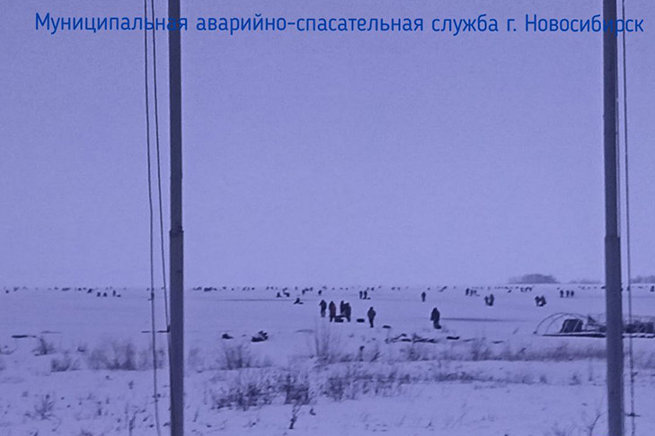 Ужасающая ситуация: сотни новосибирцев вышли на лед Обского водохранилища