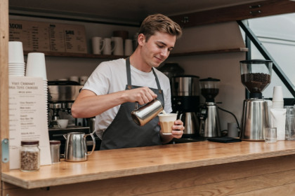 Большинство жителей Новосибирска (44%) тратят вознаграждение от подработки на ремонт и бытовые покупки