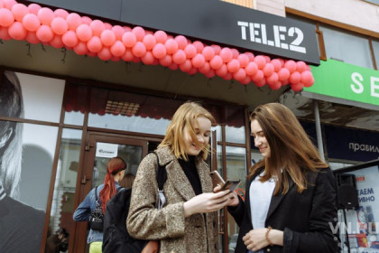 Новосибирские клиенты Tele2 получили смартфоны Samsung в канун 1 сентября