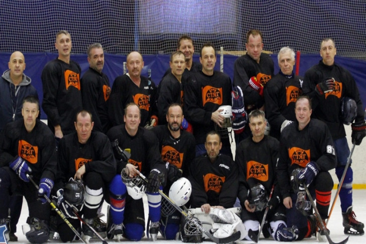Игрок Ночной хоккейной лиги умер во время матча в Краснообске