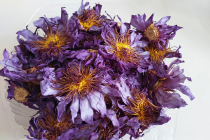 Изменяющий сознание чай запретили пить сибирячке таможенники в Новосибирске