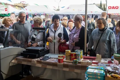 Тушенка за 550 рублей: цены на белорусской ярмарке удивили новосибирцев