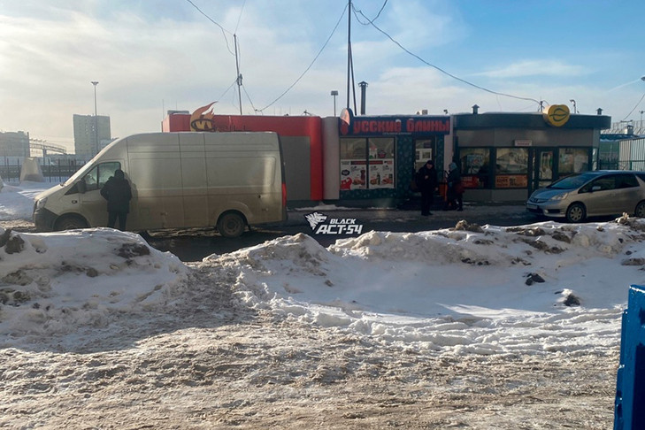 Драка со стрельбой рядом с вокзалом Новосибирск-Главный попала на видео