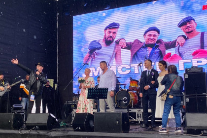 Под Новосибирском две пары стали супругами на рок-фестивале «Ветер Сибири»