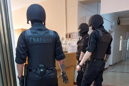 Житель Новосибирска распылил перцовый баллону окна регистратуры в поликлинике