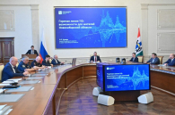 Губернатор Андрей Травников поручил активнее развивать горячую линию 110
