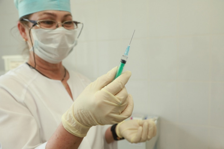 Обязательную вакцинацию от коронавируса для категории 60+ предлагают ввести в России
