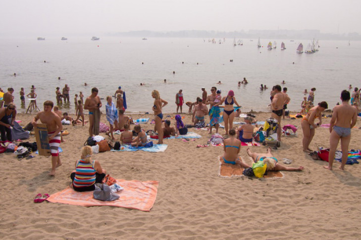Наглый нудист возмутил отдыхающих на пляже Новосибирска