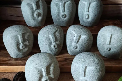 Каменные лица для умных бесед продают в Новосибирске