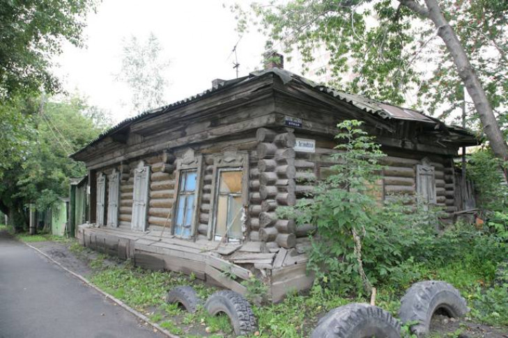 Андрей Травников поручил досрочно выполнить программу расселения из аварийного жилья 