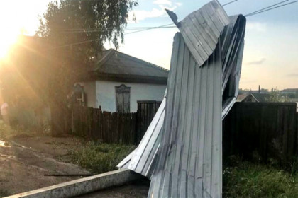 Последствия крышесносного урагана 23 октября в Новосибирской области устранили за один день