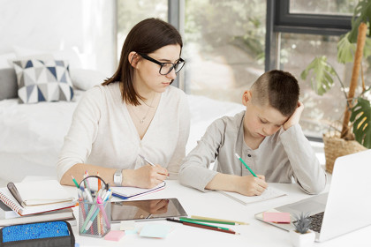 52% родителей в СФО планируют занятия с репетитором для детей летом 2–3 раза в неделю