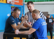 Более 30 сотрудников силовых структур соревновались по армрестлингу в Куйбышеве