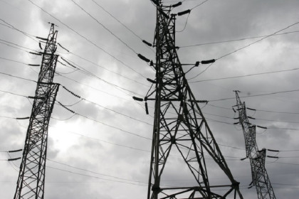 Энергетики вернули свет 85% пострадавших от урагана в трех районах НСО