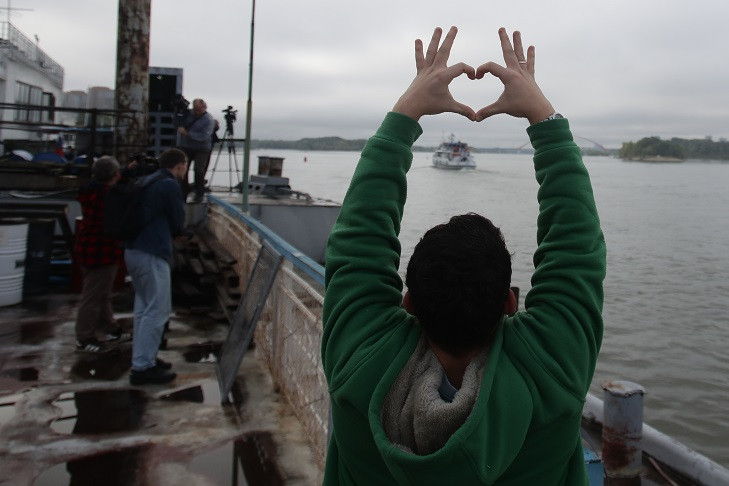 От пристани Новосибирска отчалил переименованный на 16 дней корабль-церковь