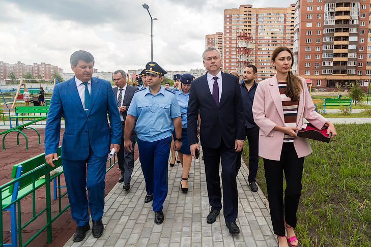 Андрей Травников проверил сдачу последних долгостроев в Закаменском