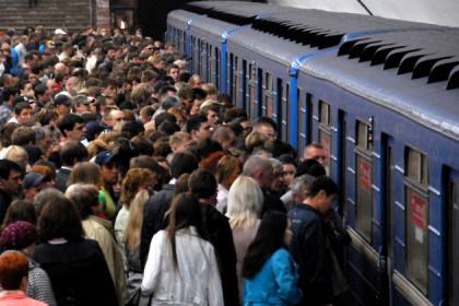 Экстренное торможение поезда спасло упавшего на рельсы в метро Новосибирска
