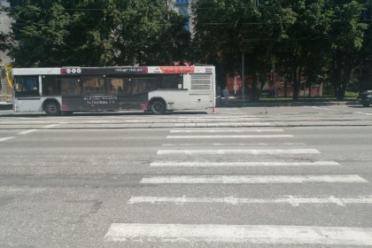 Автобус №13 проехал на красный и сбил ребенка в Новосибирске