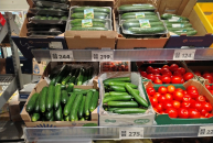 Цены на огурцы в магазинах Новосибирска символически пошли вниз