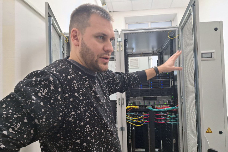 Суперкомпьютер запустили ученые из новосибирского Академгородка