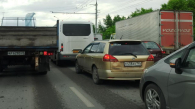 Огромная пробка образовалась на Старом шоссе в Новосибирске из-за ДТП