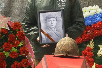 Красноармейца Андрея Соловьева похоронили на Заельцовском кладбище