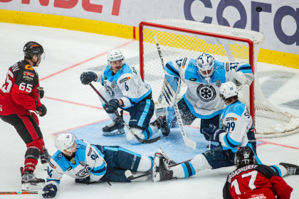 ХК «Сибирь» добился гостевой победы над омским «Авангардом» в первом матче плей-офф КХЛ