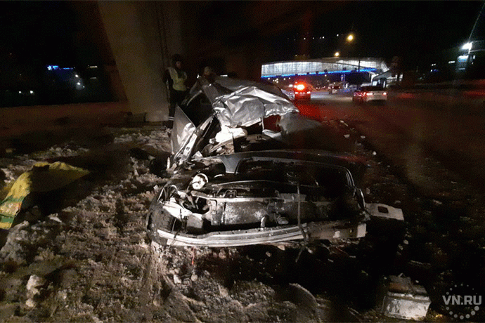 Водитель Subaru и его пассажир погибли в ДТП в Новосибирске 1 января
