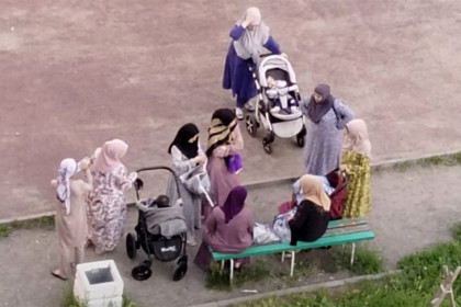Толпа женщин в хиджабах напугала жителей Новосибирска