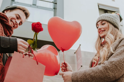 Жители Новосибирска потратят на подарок к 14 февраля в среднем 9 000 рублей