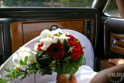 Машину у невесты отобрали в ЗАГСе судебные приставы