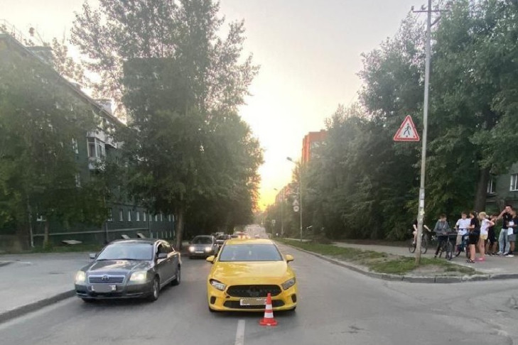 Женщина на Mercedes-Benz сбила 8-летнего мальчика на самокате в Новосибирске