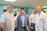 Андрей Травников проверил ход строительства детской поликлиники в Барабинском районе