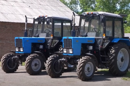 Современные тракторы получили лесхозы области