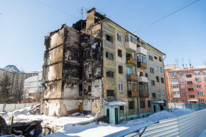 На трещины после взрыва на Линейной, 39 пожаловались жильцы соседнего дома