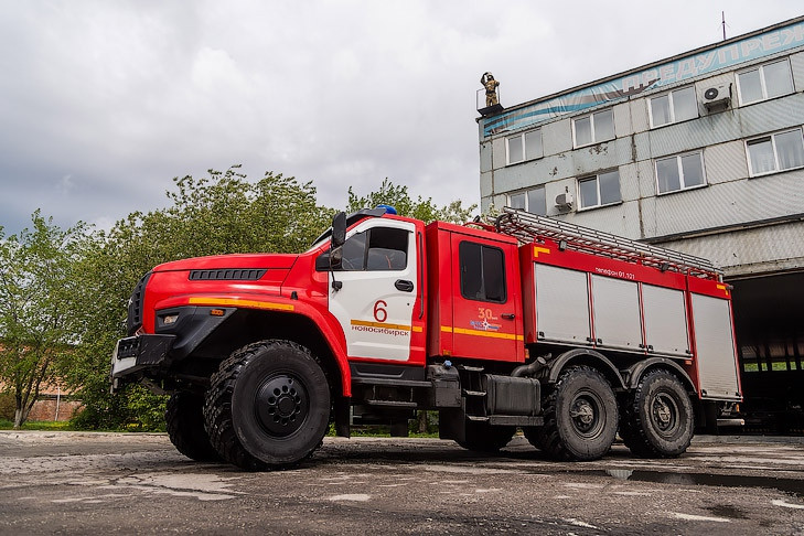 Десять человек и кошку спасли на пожаре в Новосибирске