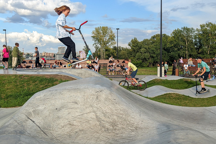 Около 200 экологичных малых архитектурных форм украсили города Сибири при поддержке Сбера