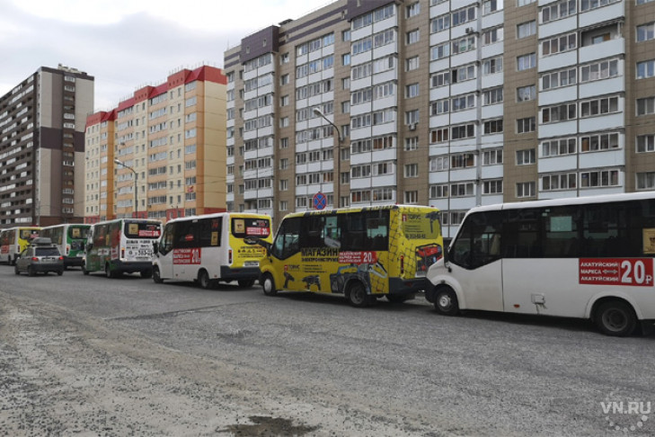 Бастующие водители маршруток возмутили новосибирцев