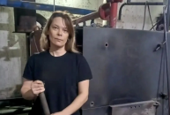 Самый очаровательный кочегар работает в селе под Новосибирском