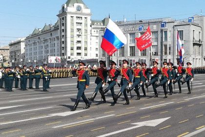 Парад Победы 24 июня прошел в Новосибирске - фоторепортаж