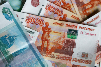 Повышения зарплат из-за дефицита кадров ждут россияне в 2023 году