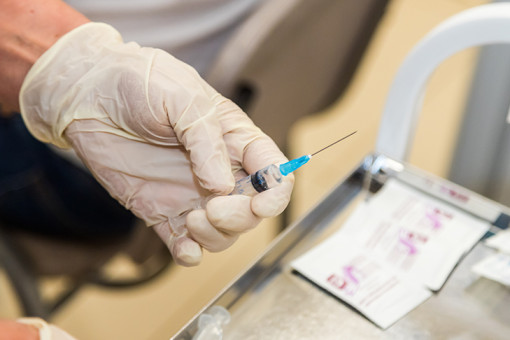 В Новосибирске женщина судится из-за болезни глаз после пластики