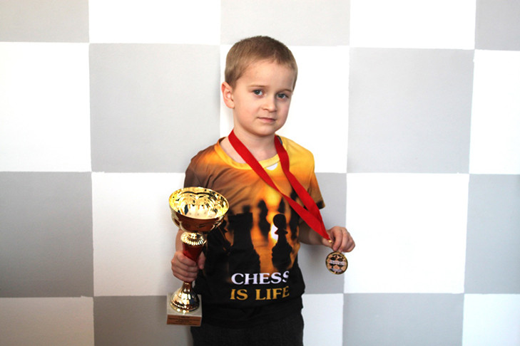 Шестилетний вундеркинд стал чемпионом Новосибирской области по шахматам