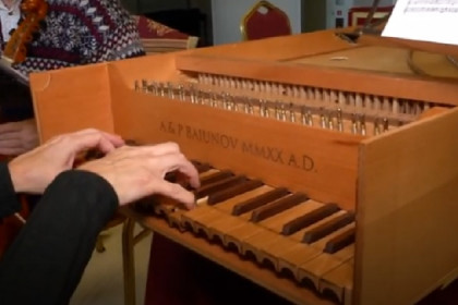 Единственный в России предок клавесина зазвучал в Новосибирске
