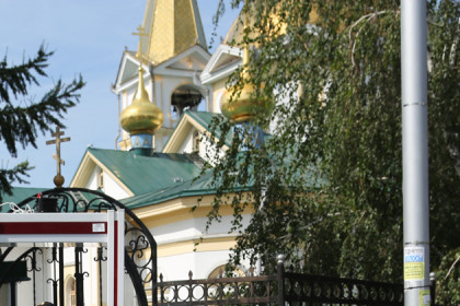 Пять пуль всадили в мужчину напротив церкви в центре Новосибирска