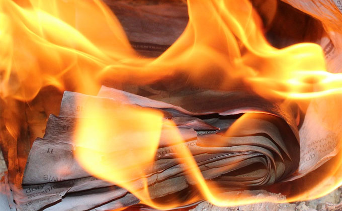 На тушение горящей газеты примчались 8 единиц пожарной техники