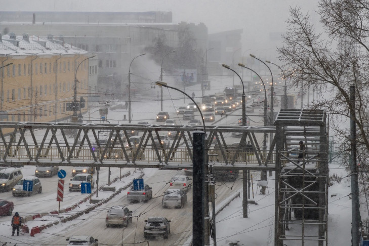 Обрыв проводов на «кольце ада» заблокировал движение на левом берегу Новосибирска