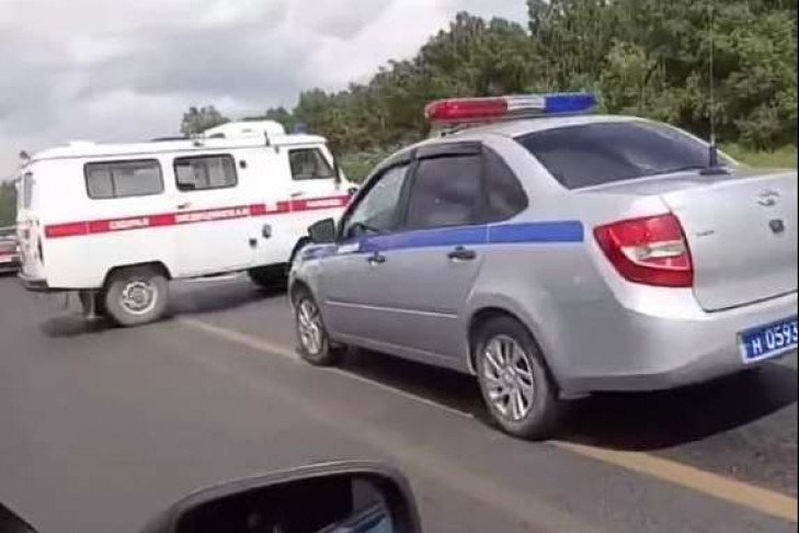 В машину скорой помощи врезалась иномарка под Новосибирском