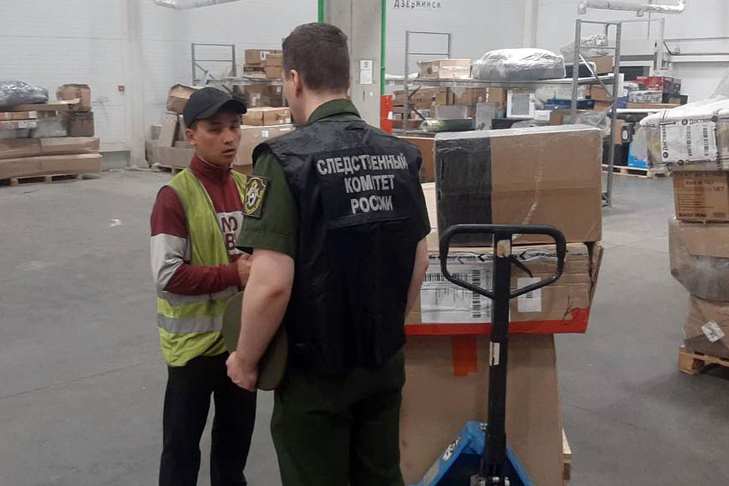 Силовики обнаружили 73 мигрантов на складе у аэропорта Толмачево